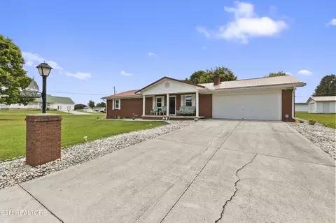 144 Farris Cir, La Follette, TN 37766