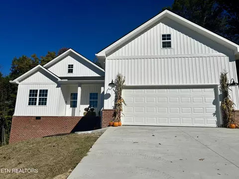 132 Cross Dr, Tazewell, TN 37879
