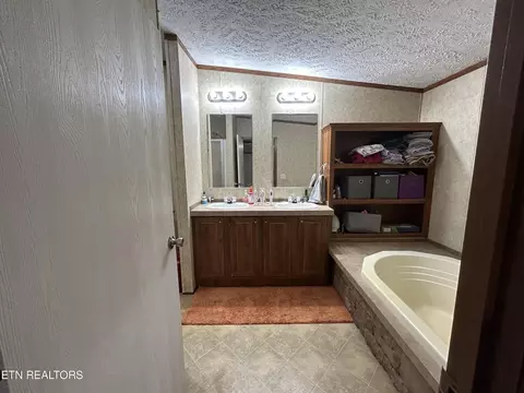 Bath - 1888 Old Ridge Rd, Duffield, VA 24244 photo 1 of 2