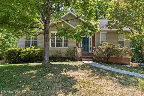 1800 Macqueen Ln, Knoxville, TN 37909