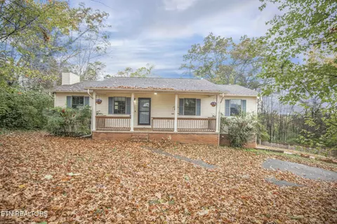 842 Greenwich Dr, Maryville, TN 37803