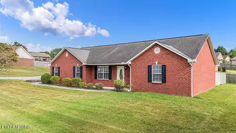 7911 Noble Ln, Corryton, TN 37721