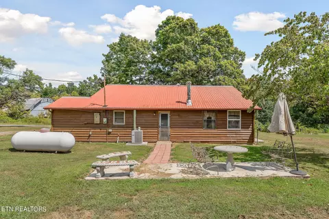 Exterior - 2665 Seven Knobs Rd, Gainesboro, TN 38562 photo 5 of 7