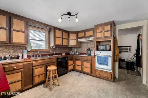 Kitchen - 2665 Seven Knobs Rd, Gainesboro, TN 38562 photo 2 of 3
