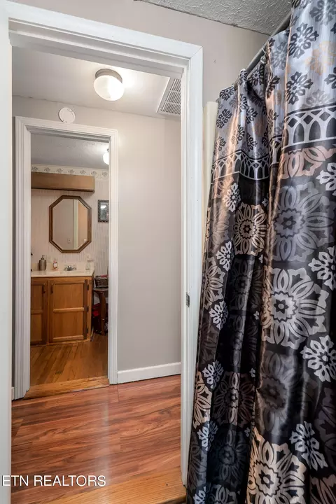 Bath - 2665 Seven Knobs Rd, Gainesboro, TN 38562 photo 3 of 4