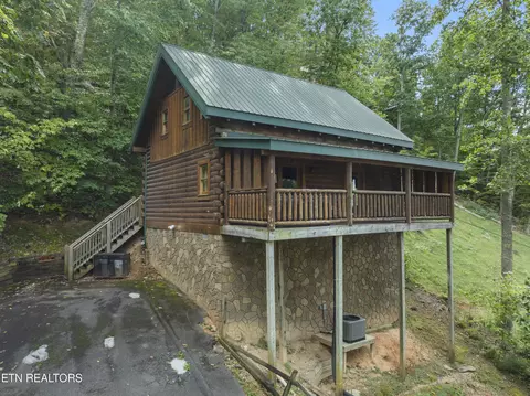 1814 Rhododendron Ln, Sevierville, TN 37876