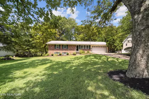 11125 Thornton Dr, Knoxville, TN 37934