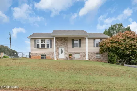 4542 Clifton Ln, Strawberry Plains, TN 37871