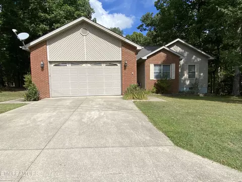 3229 Warpath Dr, Crossville, TN 38572