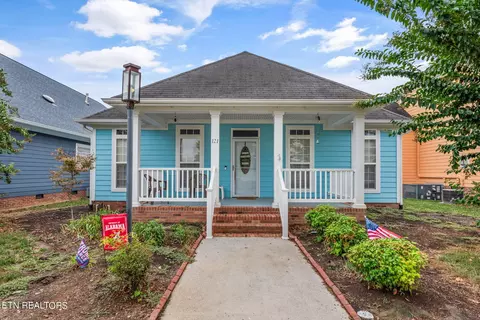 121 Liberty Ct, Oak Ridge, TN 37830