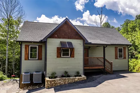 325 Matterhorn Dr, Gatlinburg, TN 37738
