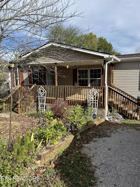 150 Oak Ln, Blaine, TN 37709