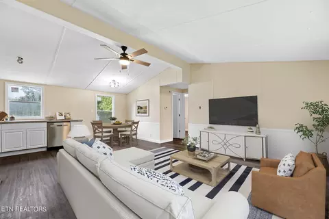 121 Wyoming Ln, Rocky Top, TN 37769
