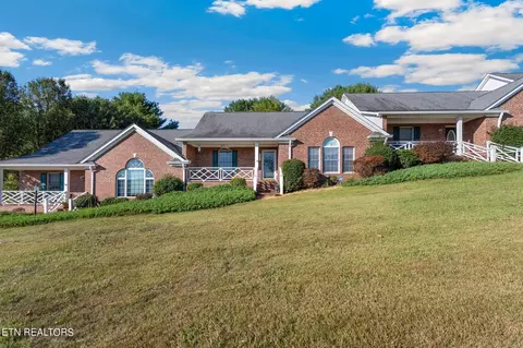 216 Golf Crest Ln, Athens, TN 37303