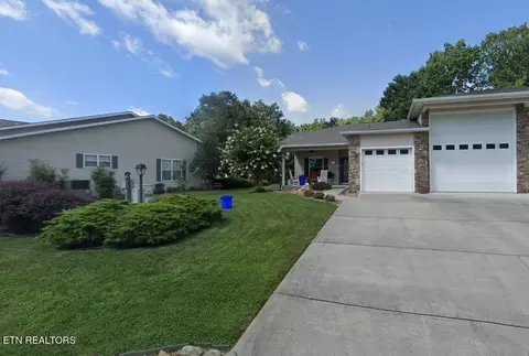451 The Gardens Dr, Crossville, TN 38555