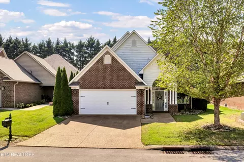227 Savannah Park Dr, Maryville, TN 37803