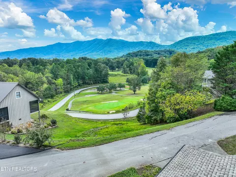 211 Pioneer Trce, Townsend, TN 37882
