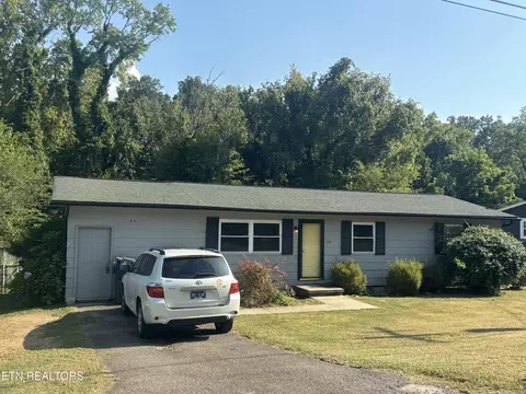 740 Greenmeadows Dr, Knoxville, TN 37920