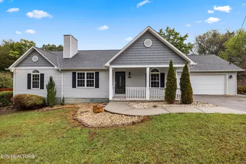 1311 Strange Rd, Lenoir City, TN 37772