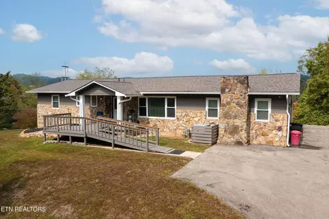 125 Patterson Ln, Oliver Springs, TN 37840