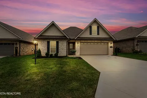 233 Sand Hills Dr, Maryville, TN 37801