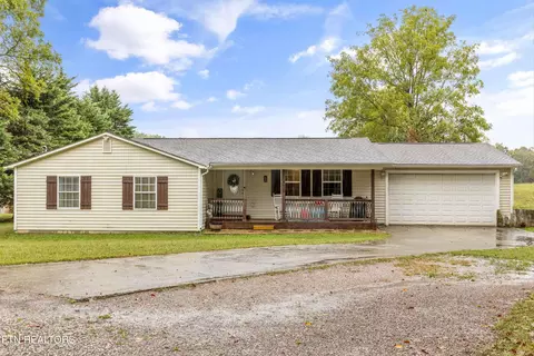4639 Moon Ln, Strawberry Plains, TN 37871