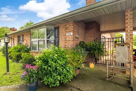 906 Windridge Dr, Maryville, TN 37803