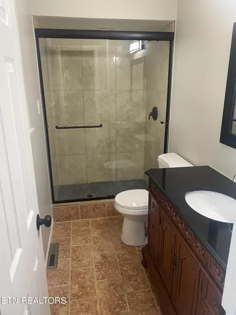 Bath - 7608 Cranley Rd, Powell, TN 37849 photo 2 of 6