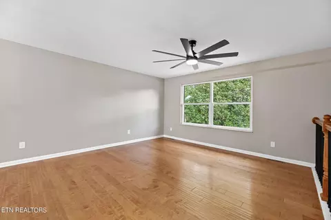 Living - 7608 Cranley Rd, Powell, TN 37849 photo 2 of 5