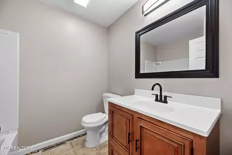 Bath - 7608 Cranley Rd, Powell, TN 37849 photo 4 of 6