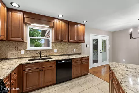 Kitchen - 7608 Cranley Rd, Powell, TN 37849 photo 3 of 3