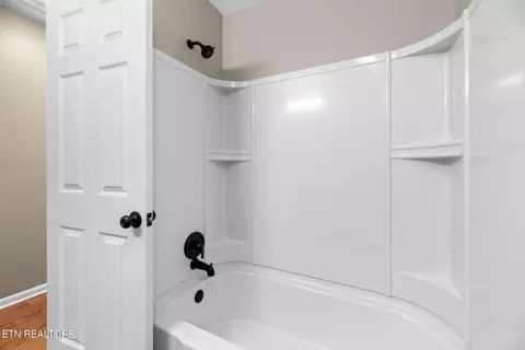 Bath - 7608 Cranley Rd, Powell, TN 37849 photo 5 of 6