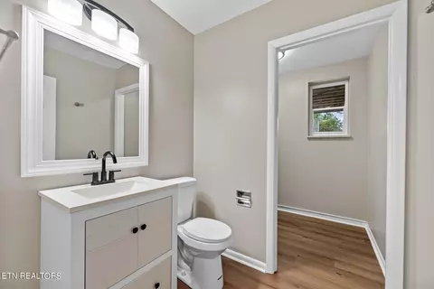 Bath - 7608 Cranley Rd, Powell, TN 37849 photo 6 of 6