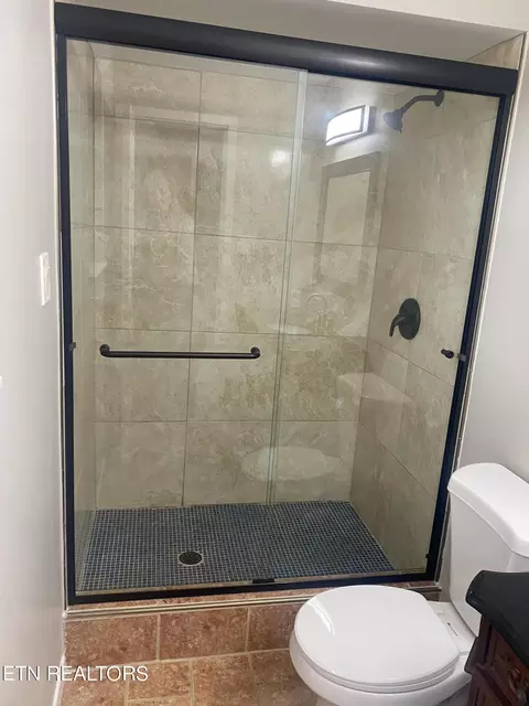 Bath - 7608 Cranley Rd, Powell, TN 37849 photo 1 of 6