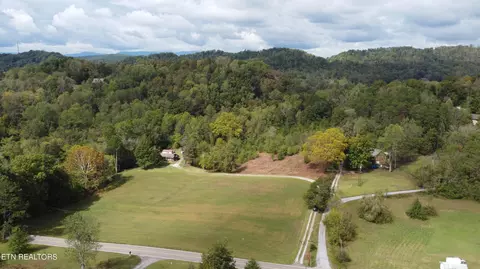 1919 E Brushy Valley Dr, Powell, TN 37849