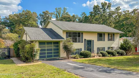 1020 Lancewood Dr, Knoxville, TN 37920