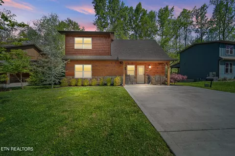 534 Johnson Ln, Gatlinburg, TN 37738