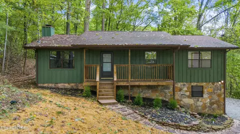 127 Hickory Nut Dr, Clinton, TN 37716