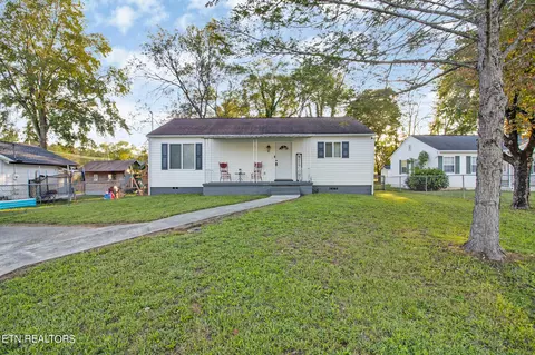 111 Davis Cir, Harriman, TN 37748