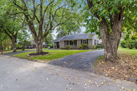 1613 Huxley St, Alcoa, TN 37701