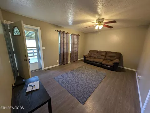 Living - 131 Morley Dr, Ewing, VA 24248 photo 3 of 4