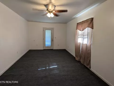 Living - 131 Morley Dr, Ewing, VA 24248 photo 4 of 4