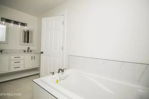 Bath - 161 Duke Ln, Luttrell, TN 37779 photo 4 of 5