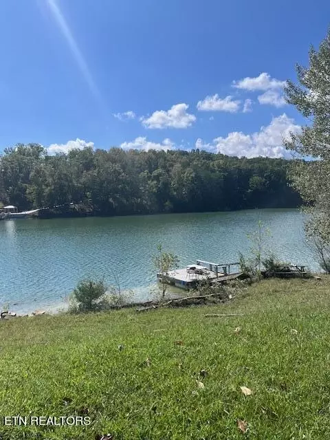 1121 Bayfront Dr, Sevierville, TN 37876