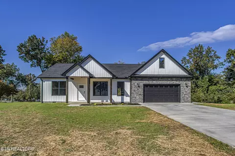 101 Shadows Lawn Dr, Athens, TN 37303