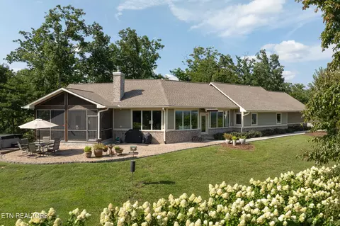 989 Falcon Crest Dr, Seymour, TN 37865