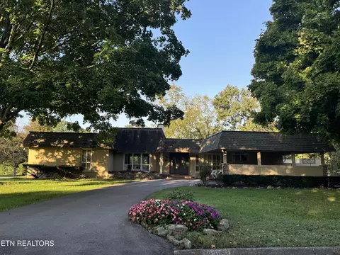12365 N Fox Den Dr, Farragut, TN 37934