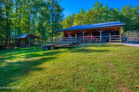 70 Bluff View Loop, Allardt, TN 38504 photo 4