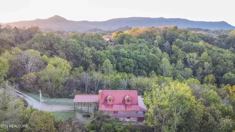 2706 Wildwood Rd, Dandridge, TN 37725