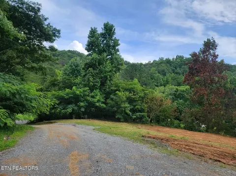 1516 Seagle Hollow Rd, Sevierville, TN 37876
